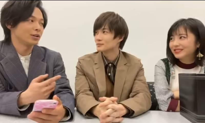 浜辺美波・中村倫也