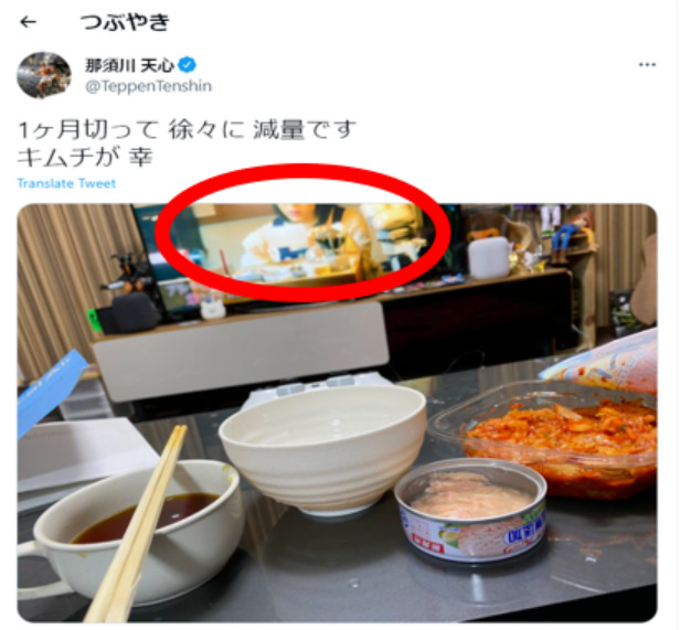 那須川天心のツイートに浜辺美波が写りこむ