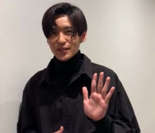 目黒蓮タートルネック